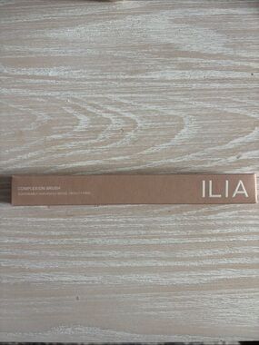 ILIA Complexion Brush
